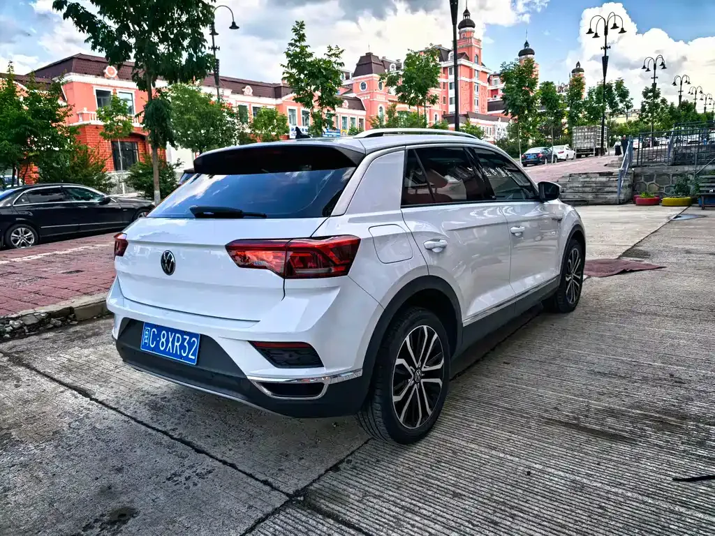 Volkswagen T-Roc — фото 6