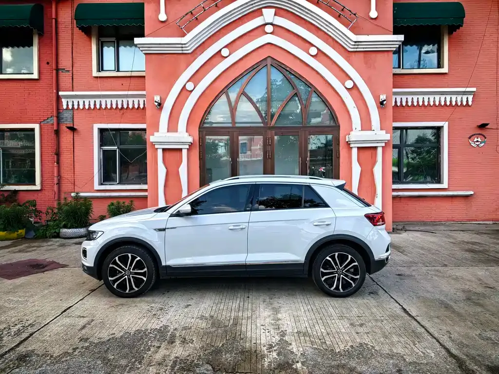 Volkswagen T-Roc — фото 9