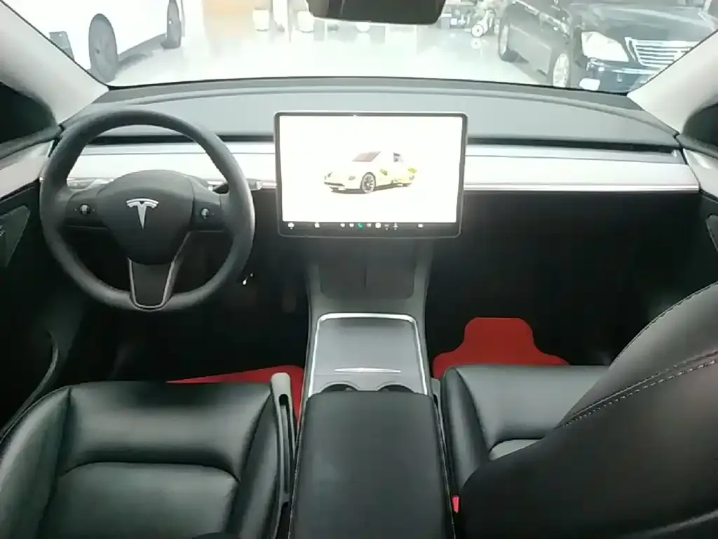 Tesla Model Y — фото 2