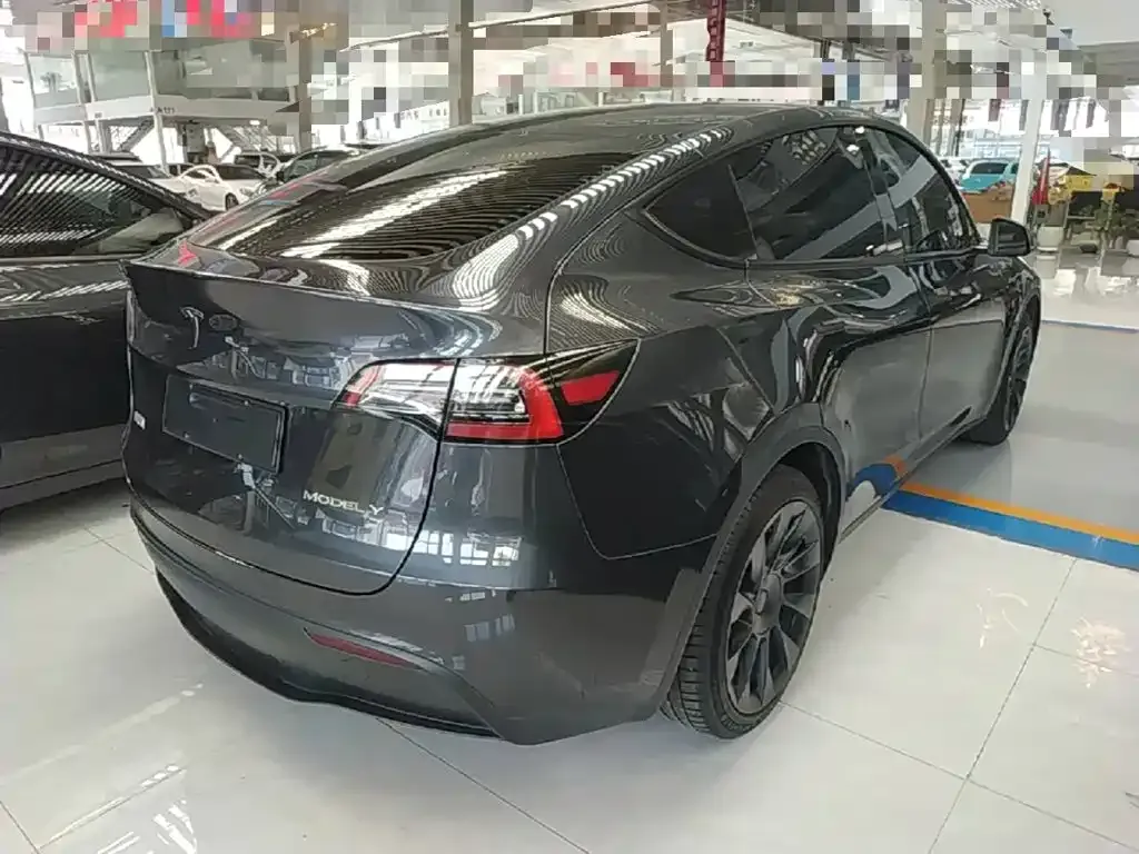 Tesla Model Y — фото 6
