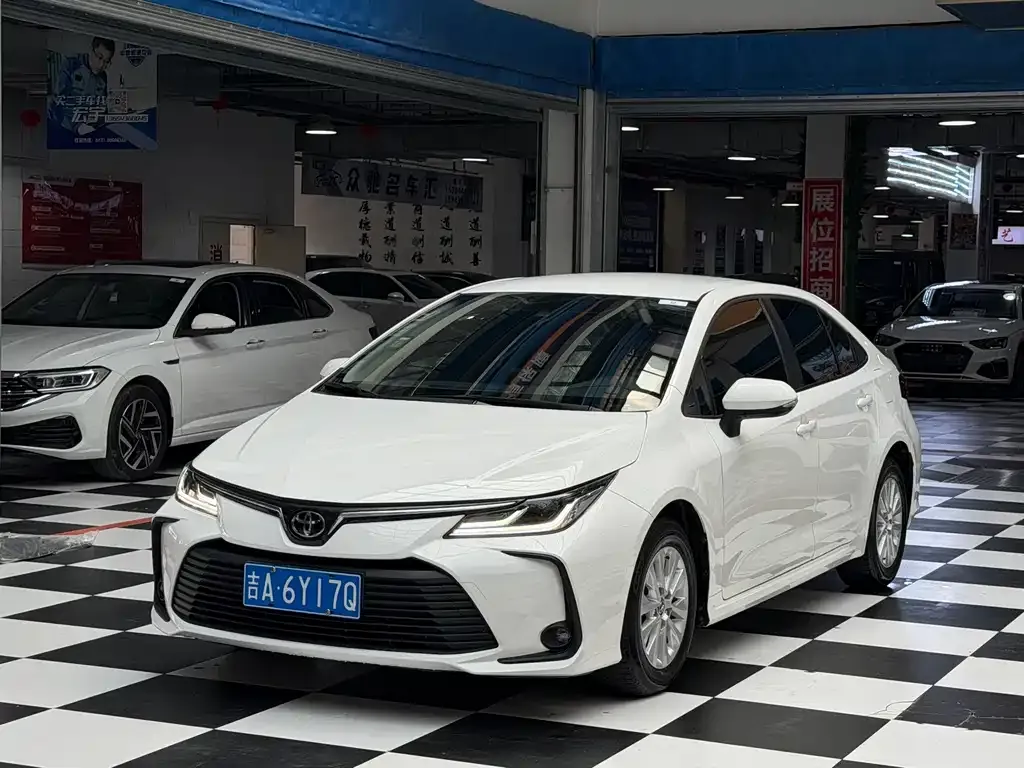 Toyota Corolla — фото 1