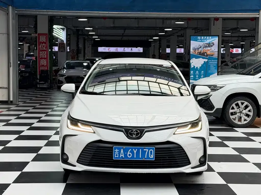 Toyota Corolla — фото 8
