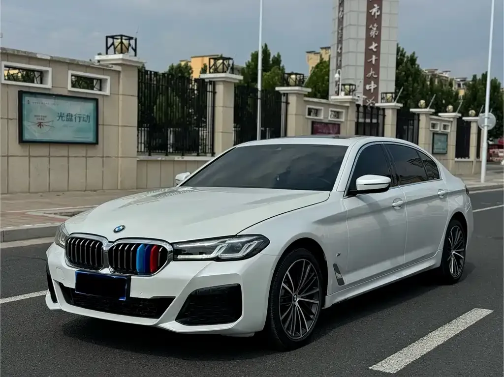 BMW 5 Series — фото 1