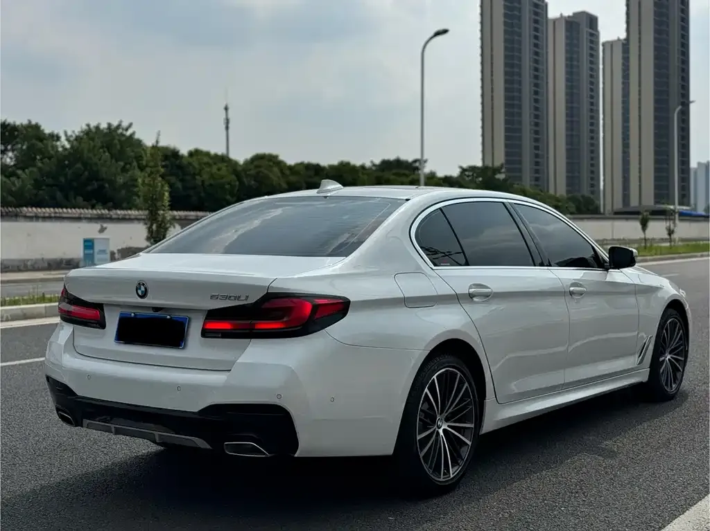 BMW 5 Series — фото 3