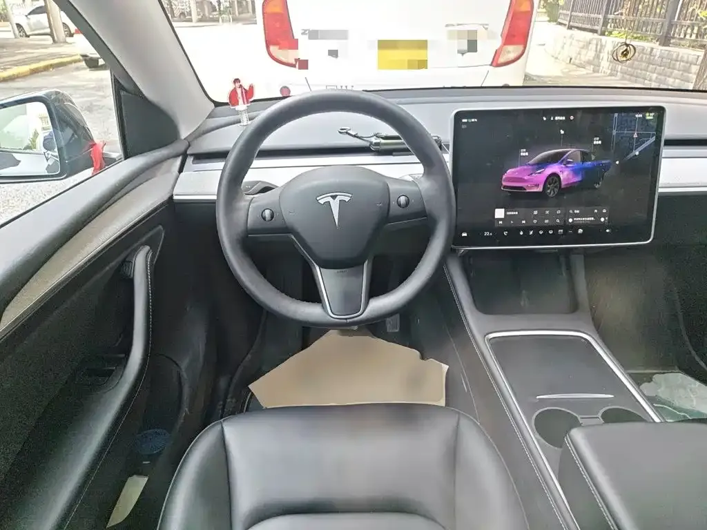 Tesla Model Y — фото 9