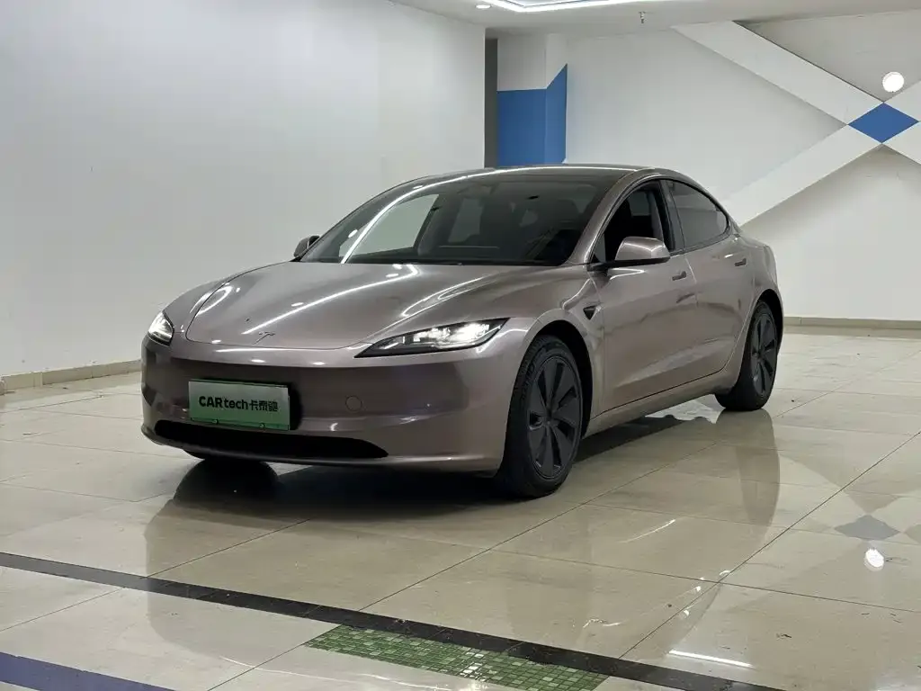 Tesla Model 3 — фото 1