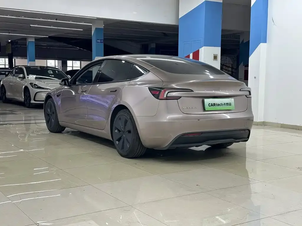 Tesla Model 3 — фото 7