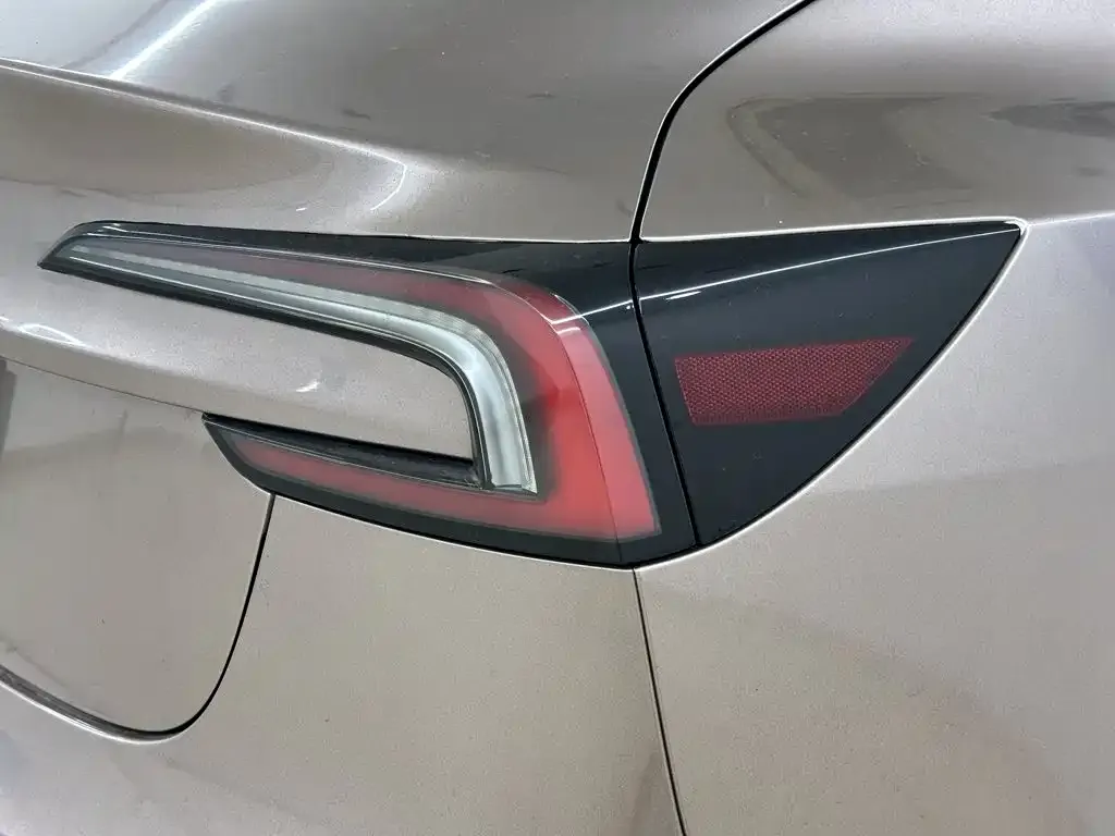 Tesla Model 3 — фото 3