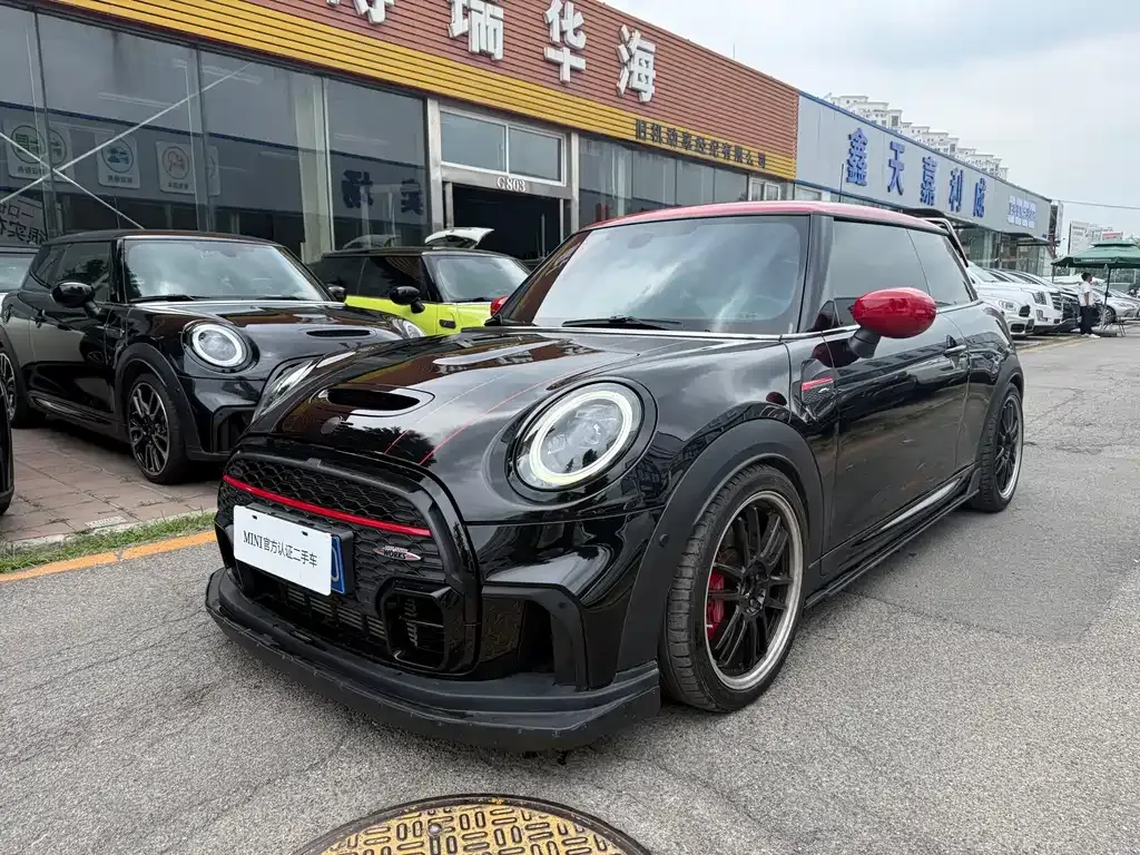 MINI JCW (John Cooper Works) — фото 1