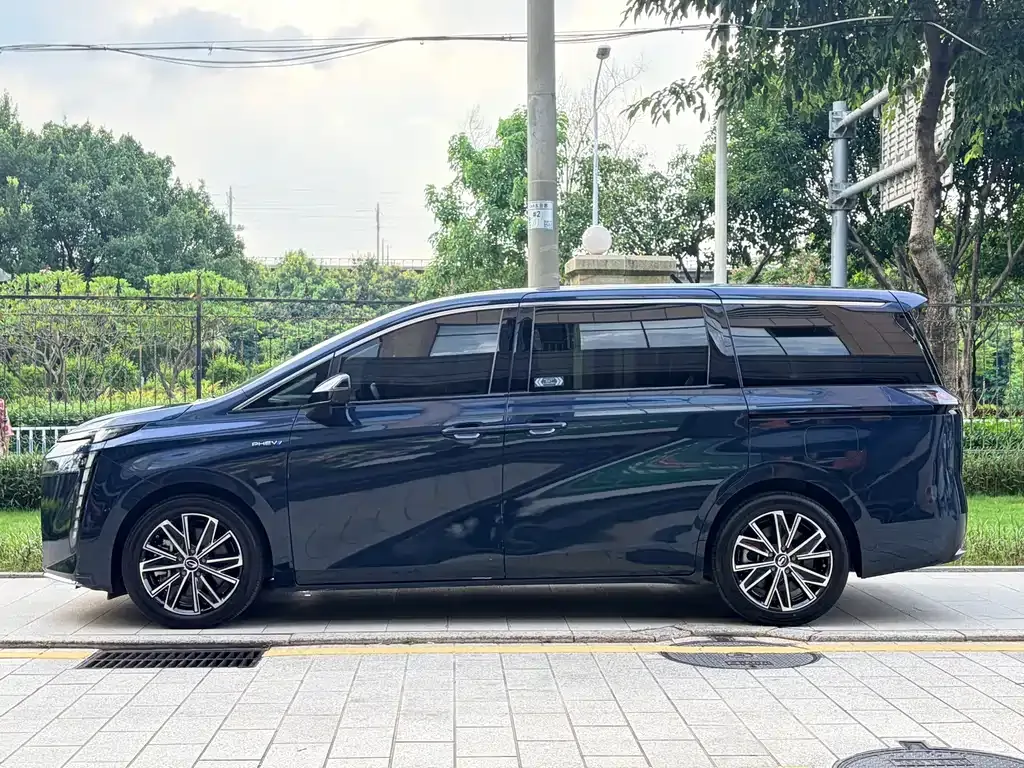 GAC Motor 传祺E8 PHEV — фото 10