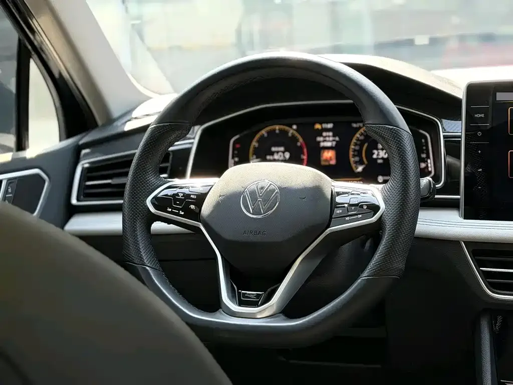 Volkswagen Tiguan L — фото 5