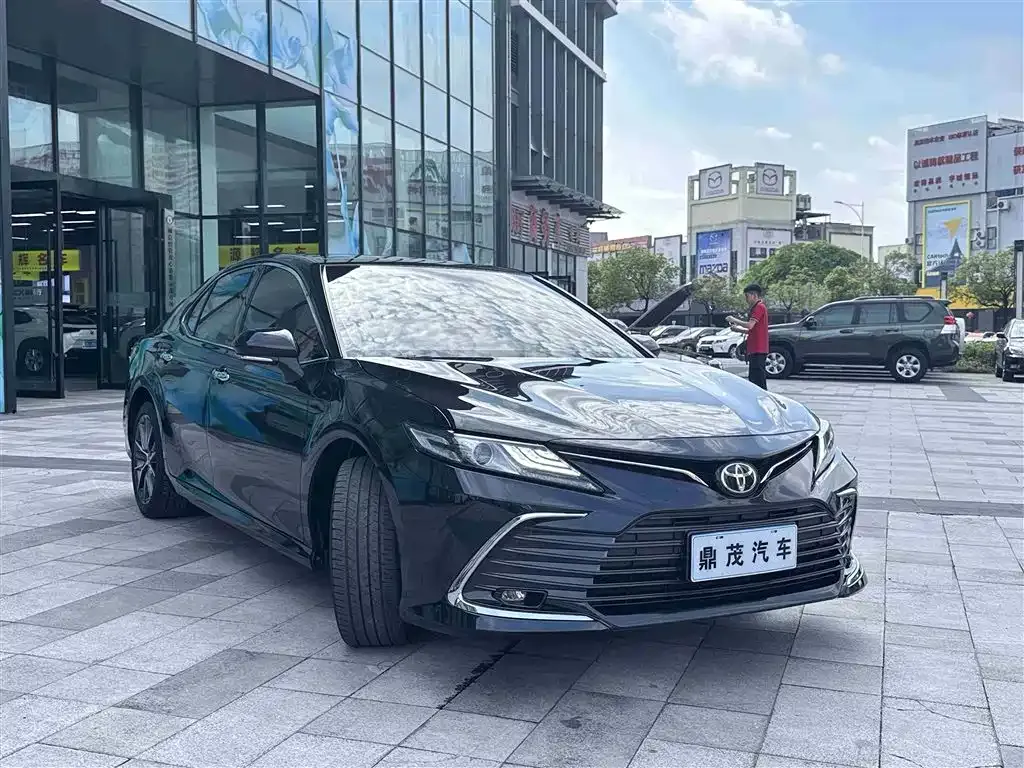 Toyota Camry — фото 2
