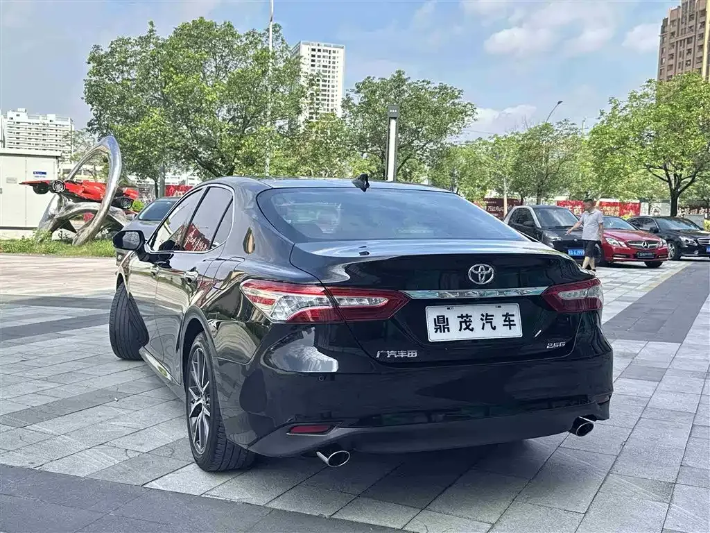 Toyota Camry — фото 8