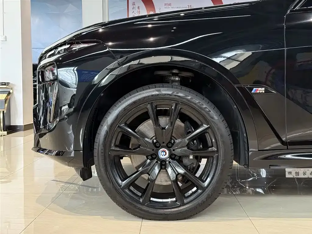 BMW X7 M60i 2023 из CN, фото 7