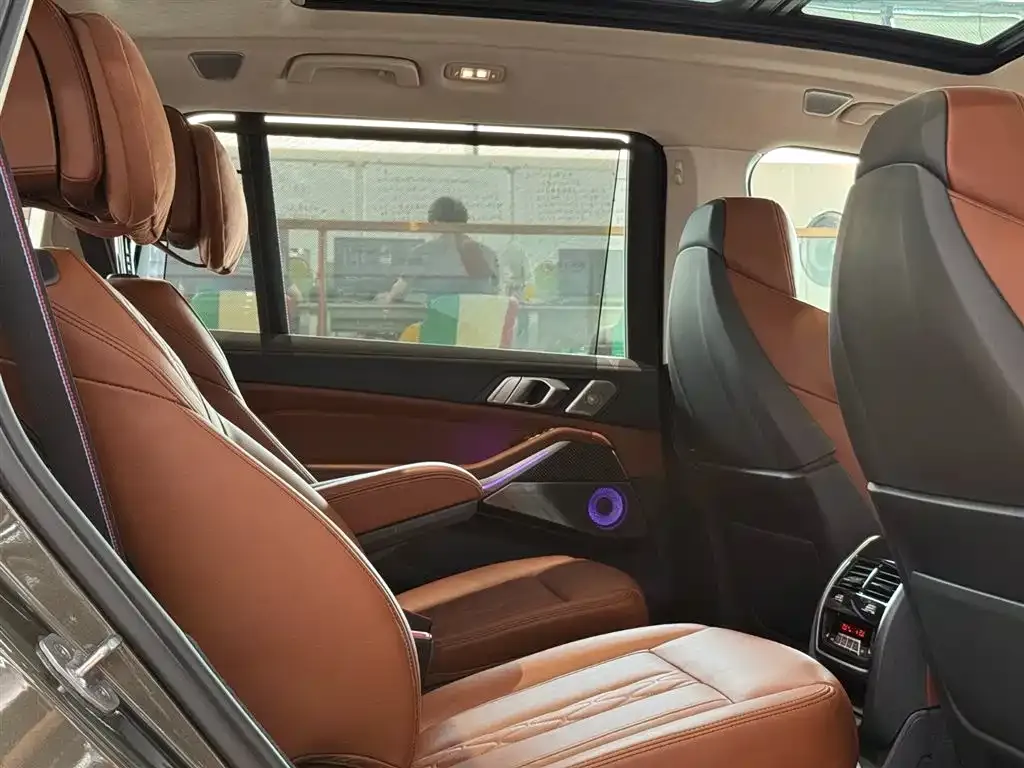 BMW X7 M60i 2023 из CN, фото 6