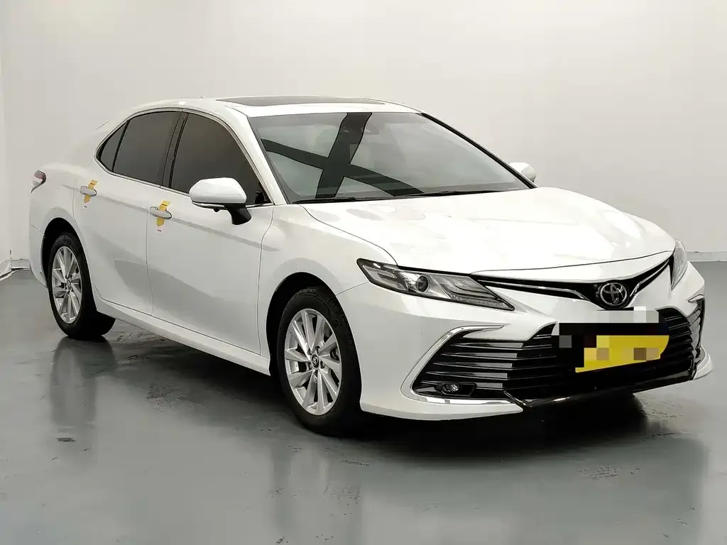 Toyota Camry — фото 2
