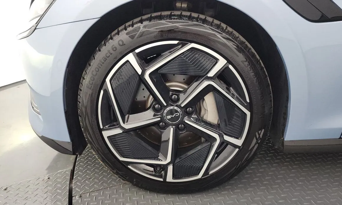 BYD Seal — фото 6