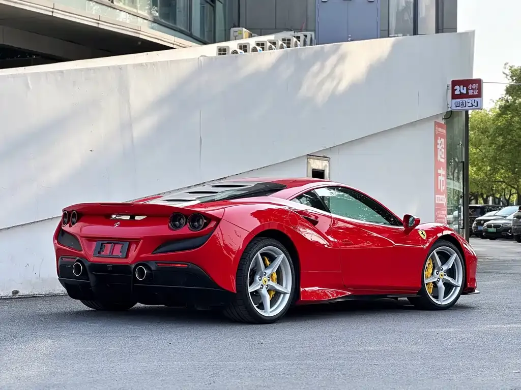 Ferrari F8 — фото 7