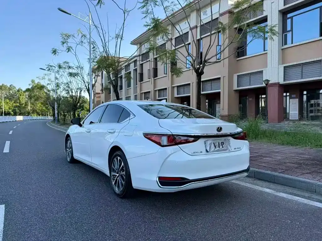 Lexus ES — фото 9