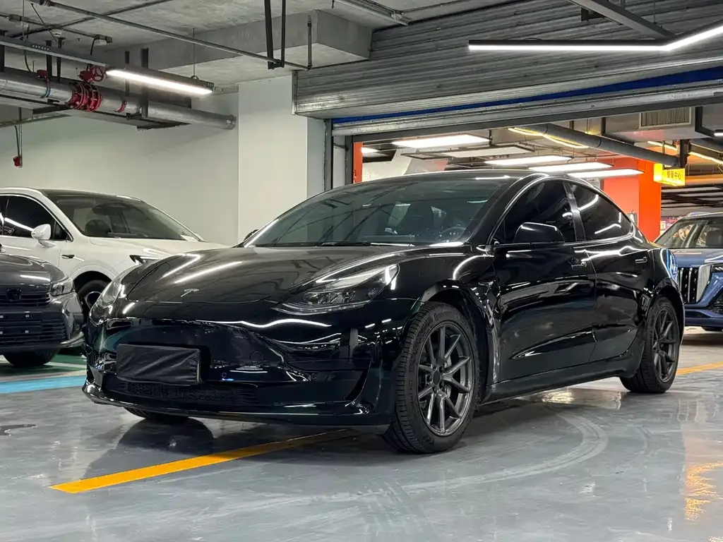 Tesla Model 3 — фото 1