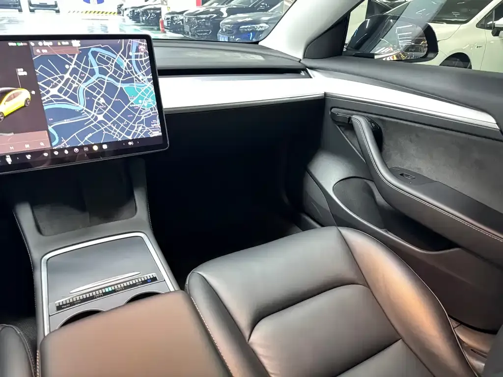 Tesla Model 3 — фото 5