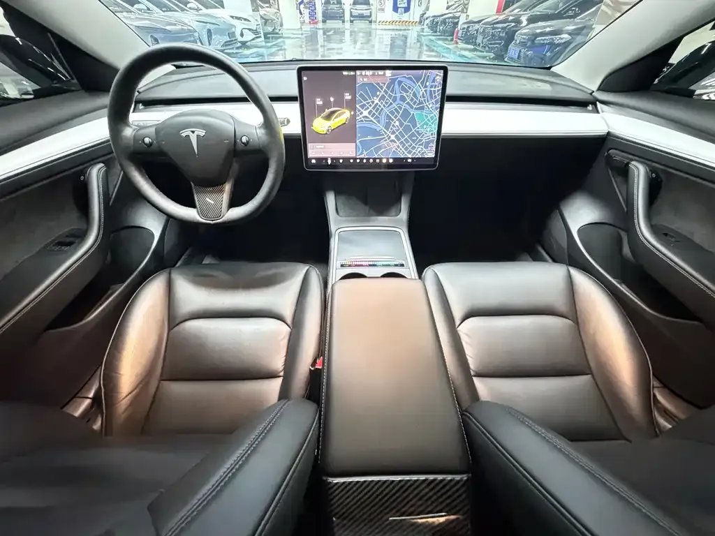 Tesla Model 3 — фото 10
