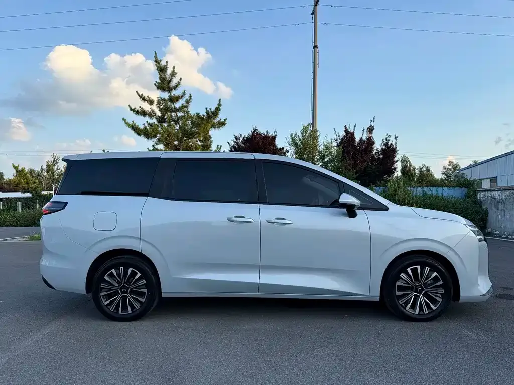 Wuling Starlight 730 New Energy — фото 3