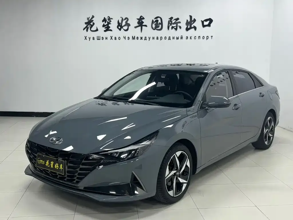 Hyundai Elantra — фото 1
