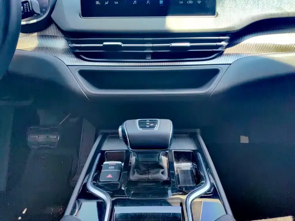 Hongqi E-QM5 — фото 2