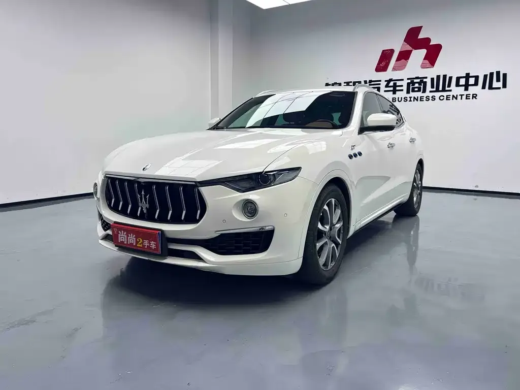Maserati Levante — фото 1