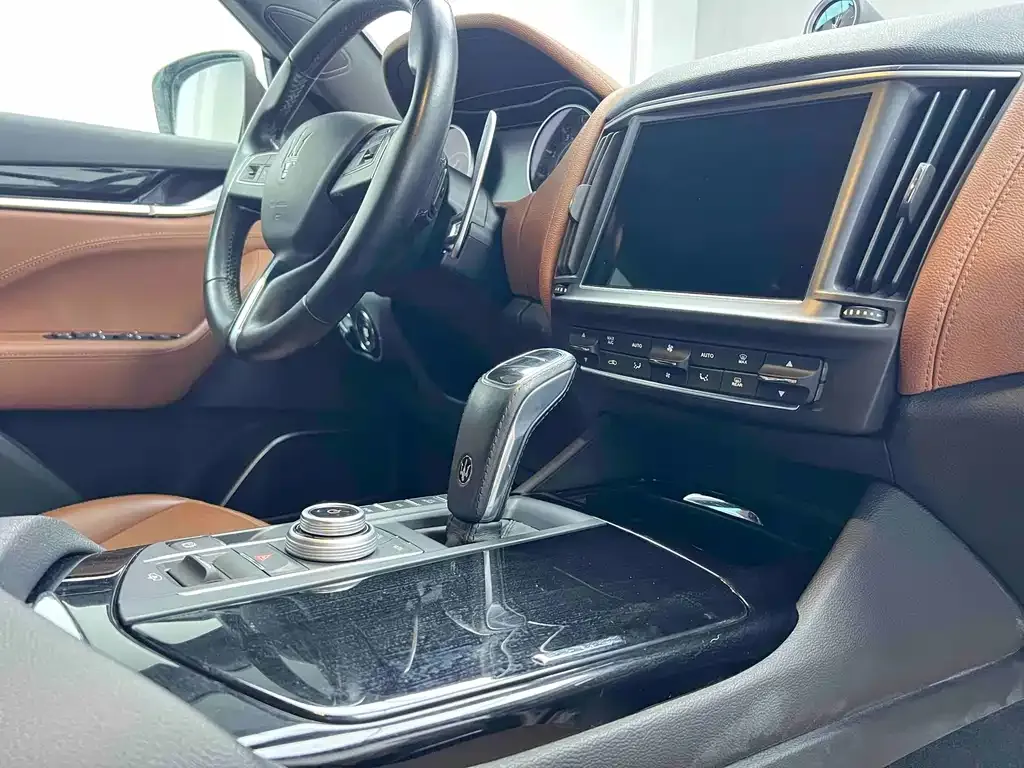 Maserati Levante — фото 8