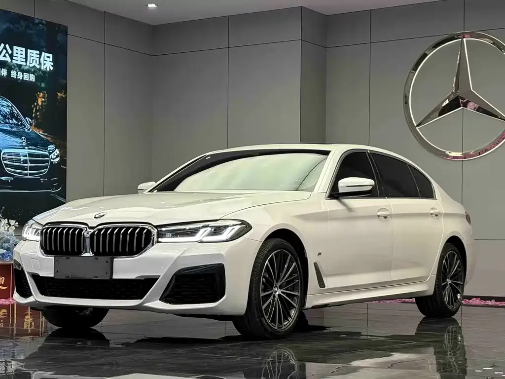 BMW 5 Series — фото 1