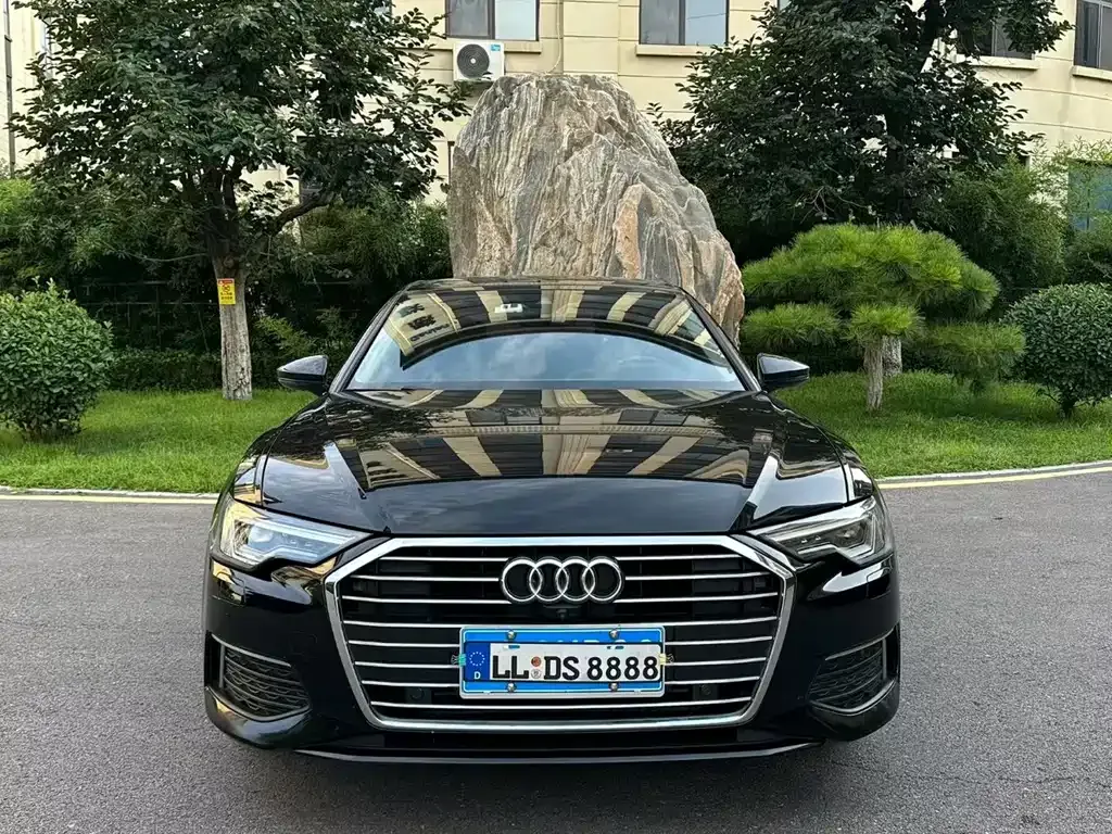 Audi A6L — фото 1