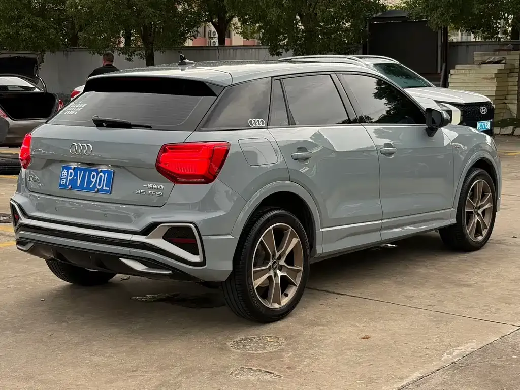 Audi Q2L — фото 6
