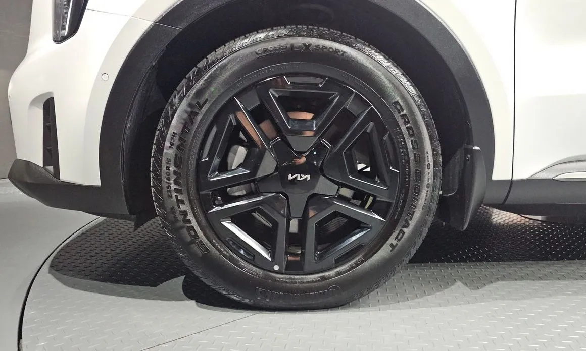 Kia Sorento — фото 6