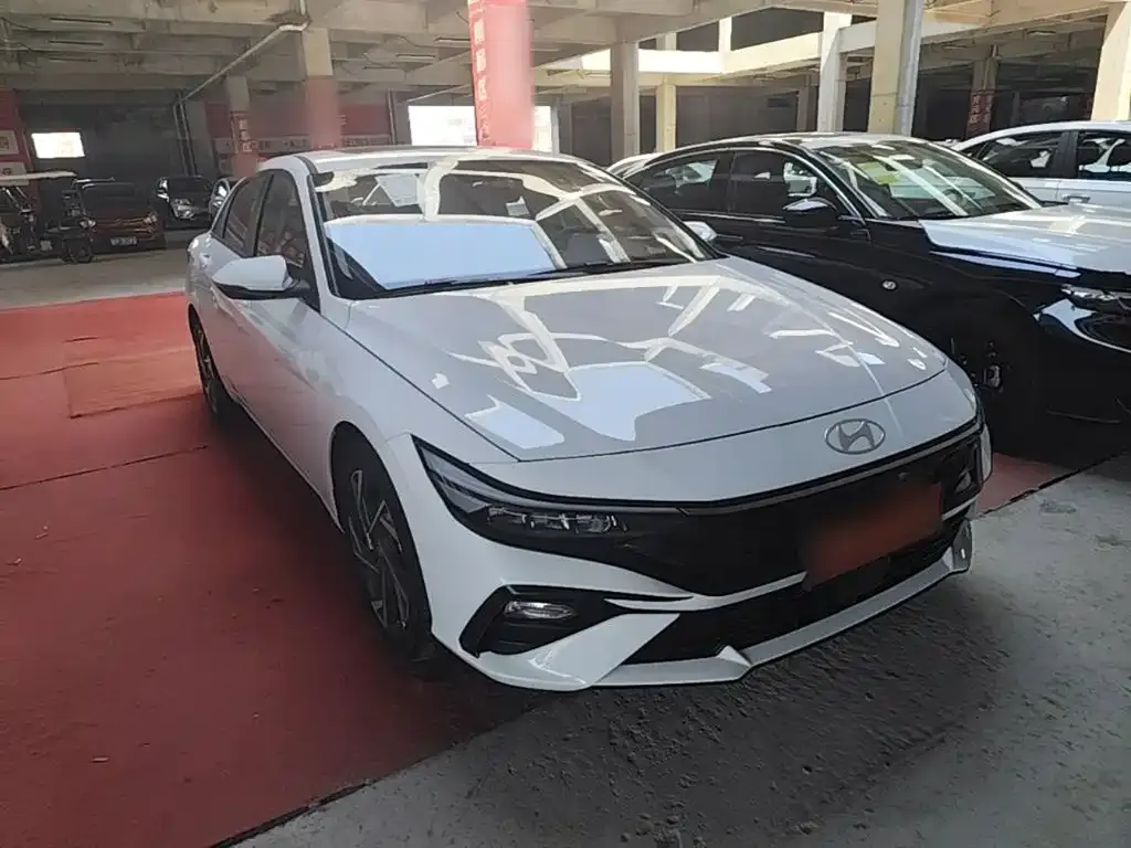 Hyundai Elantra — фото 10