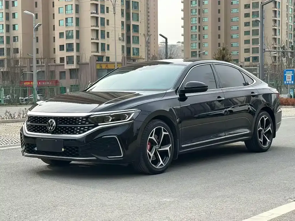 Volkswagen Passat — фото 1