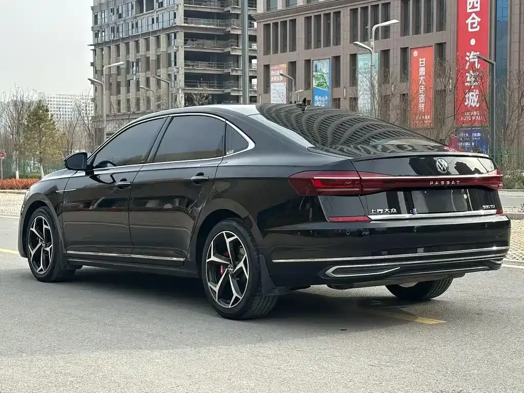 Volkswagen Passat — фото 8