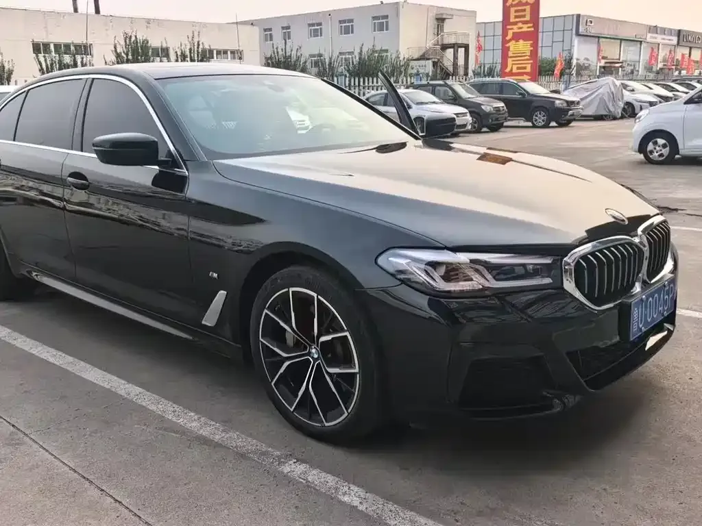 BMW 5 Series — фото 1