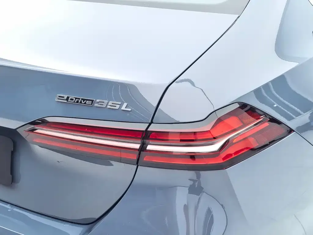 BMW i5 — фото 4