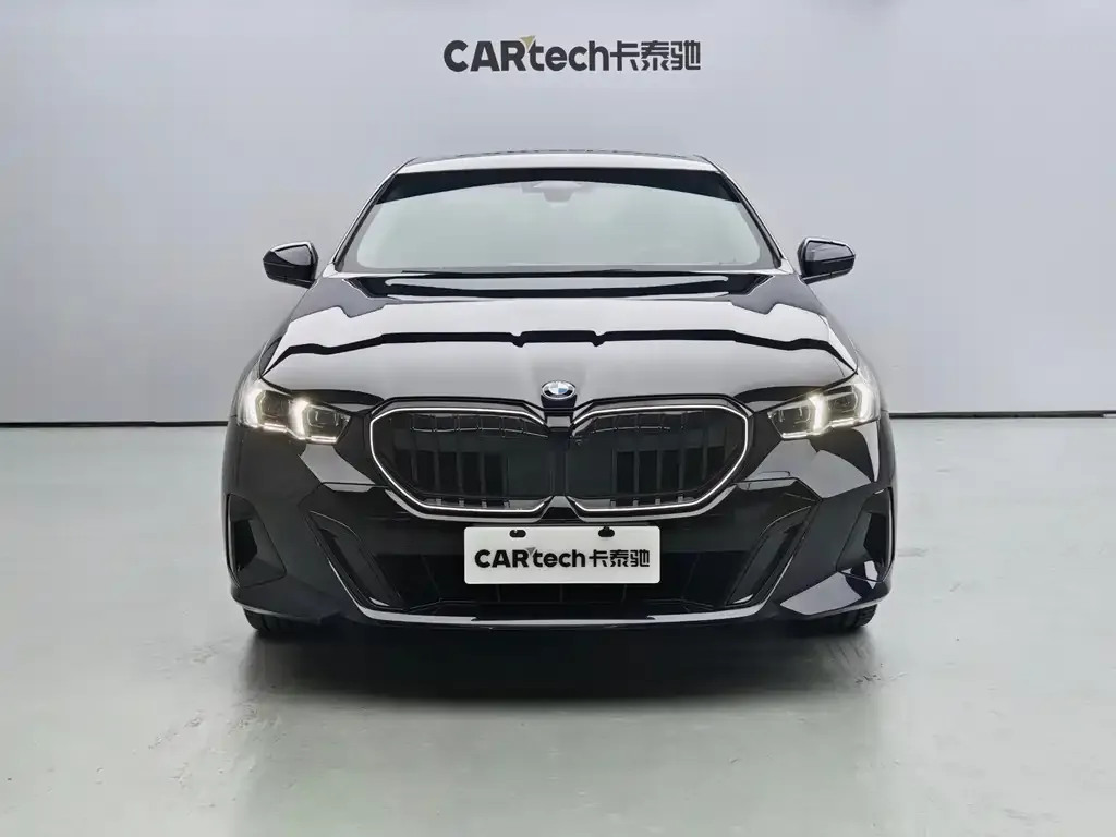 BMW 5 Series — фото 5