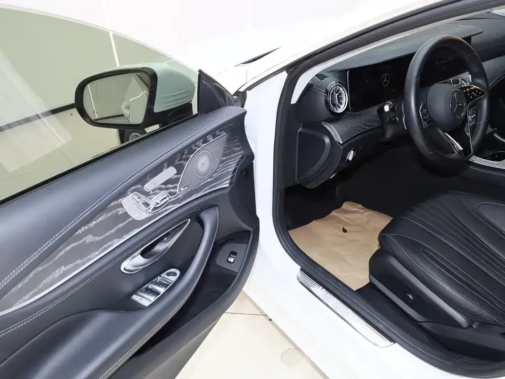 Mercedes-Benz CLS — фото 1
