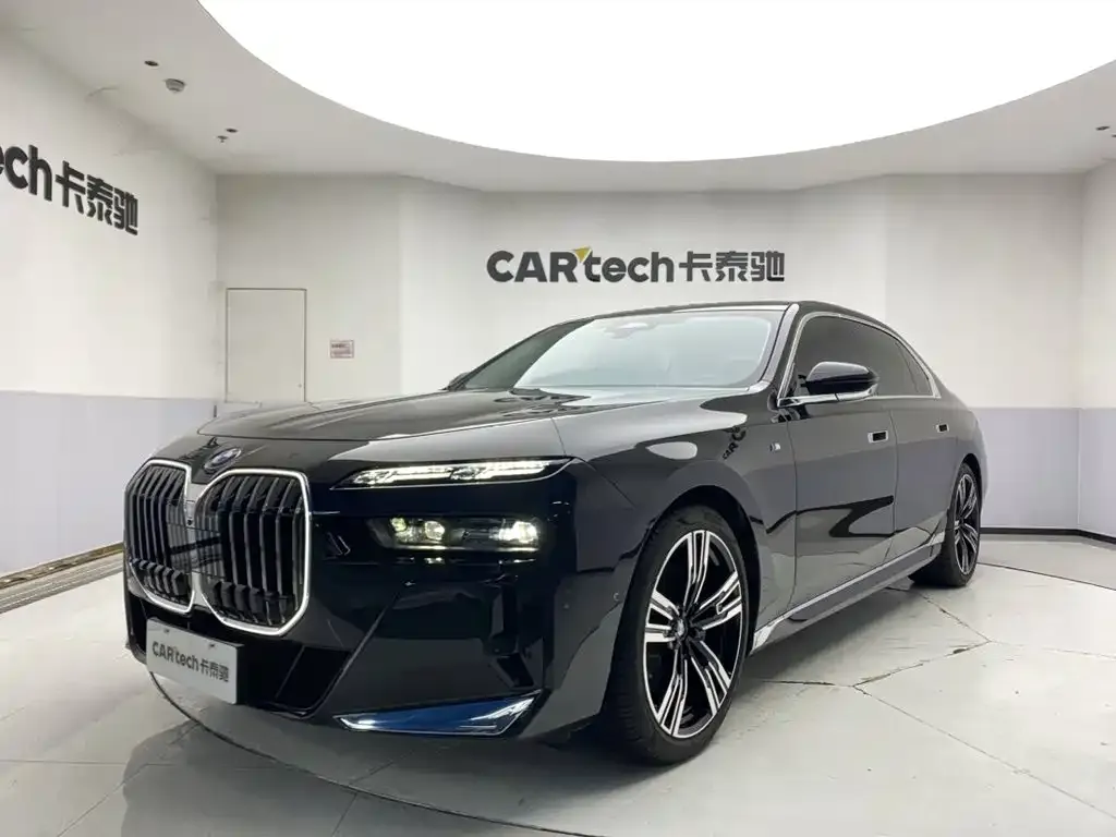 BMW 7 Series — фото 1