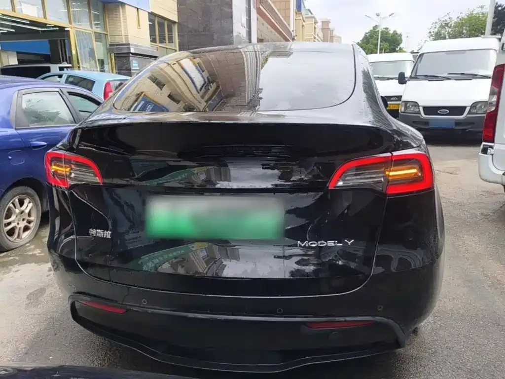 Tesla Model Y — фото 7
