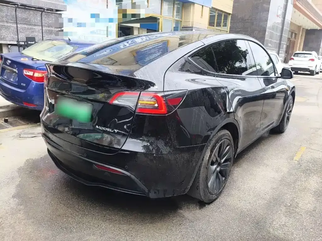 Tesla Model Y — фото 9