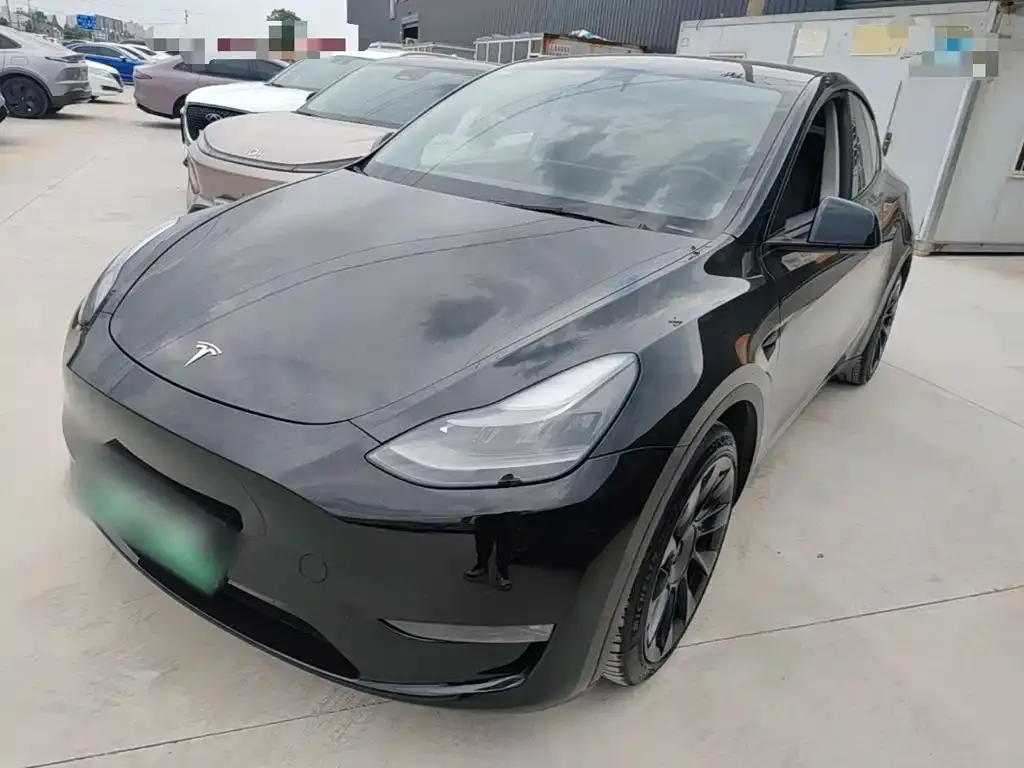 Tesla Model Y — фото 8
