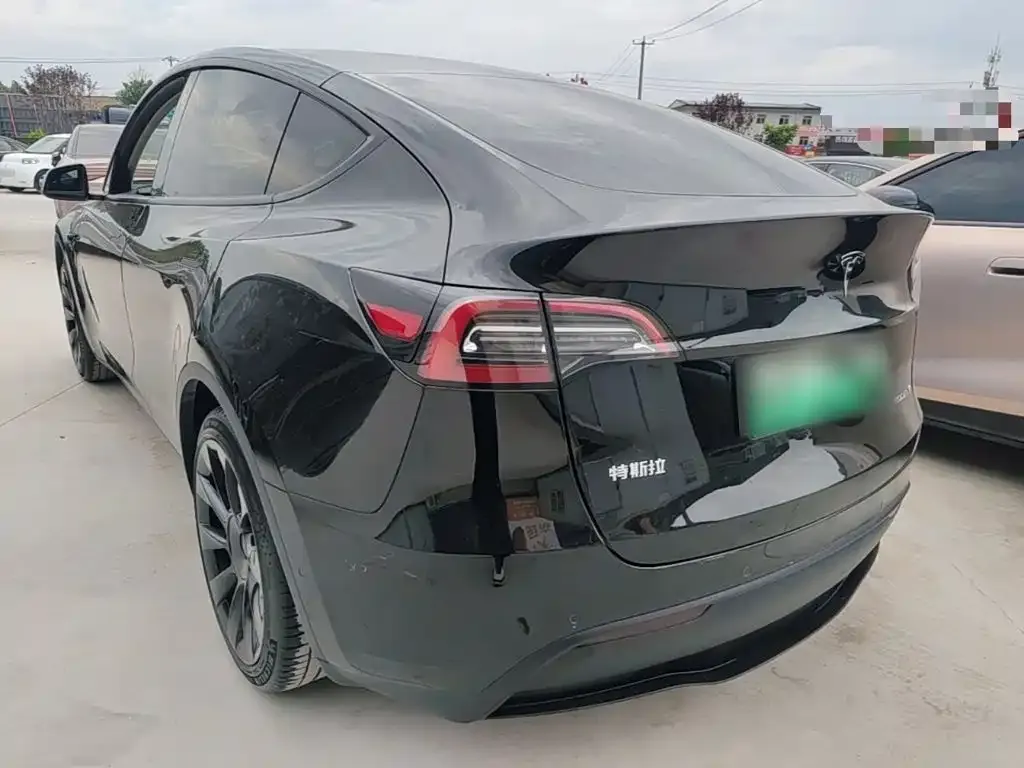 Tesla Model Y — фото 4