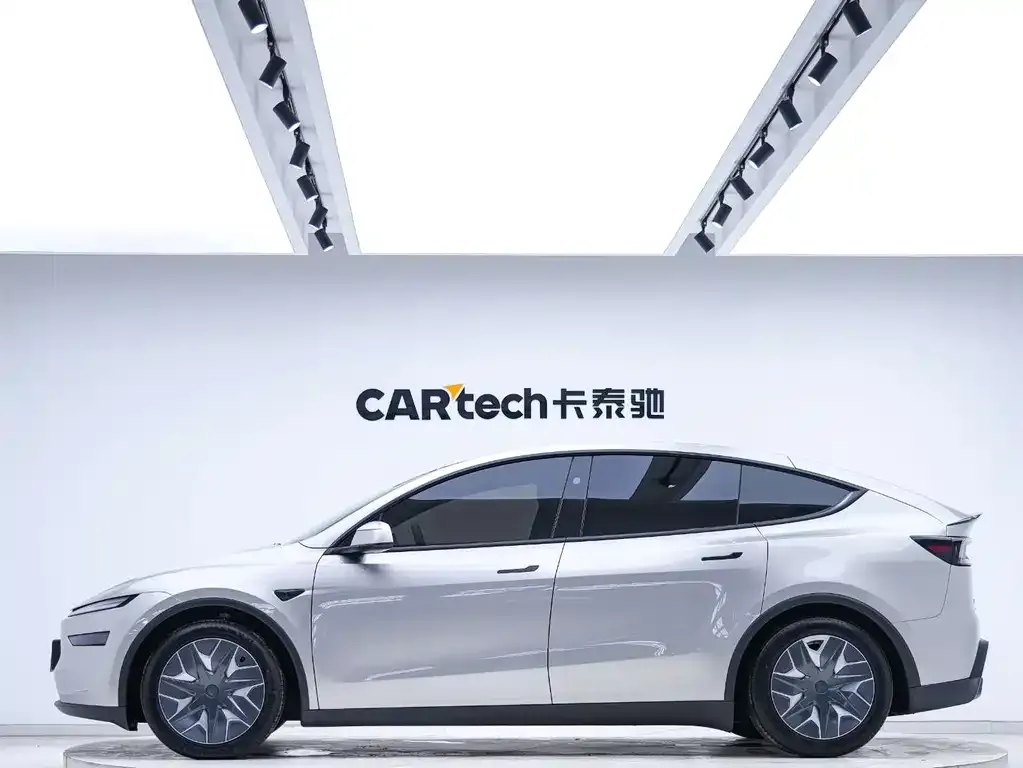 Tesla Model Y L — фото 4