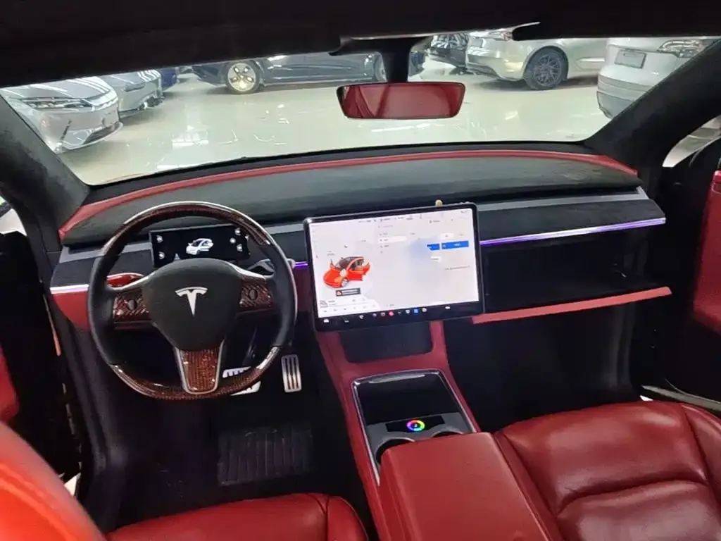 Tesla Model Y — фото 8
