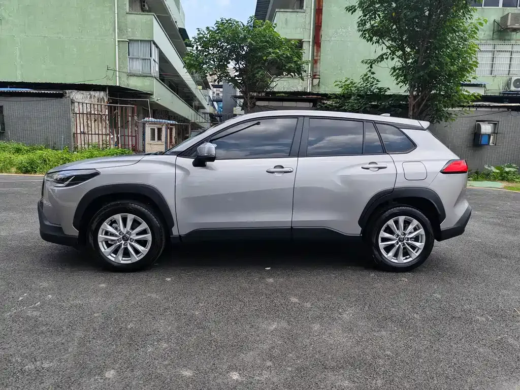 Toyota Corolla Cross 2024 из CN, фото 6